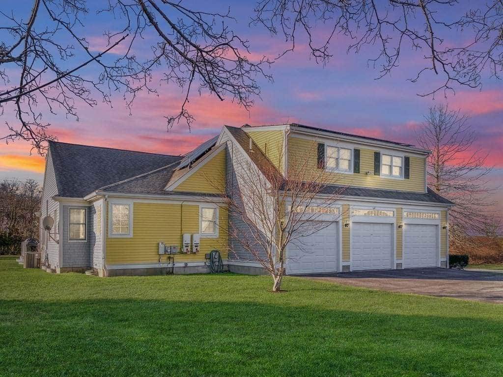 2 Highbridge Ln Dartmouth, MA 02748