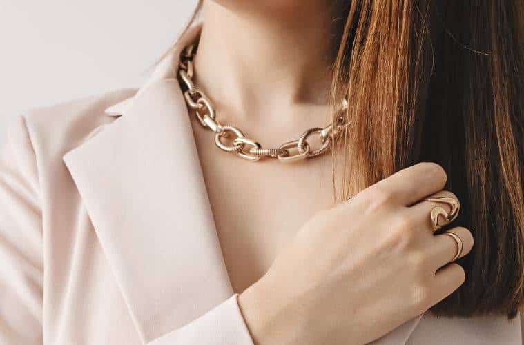 Tips for Wearing Statement Jewelry