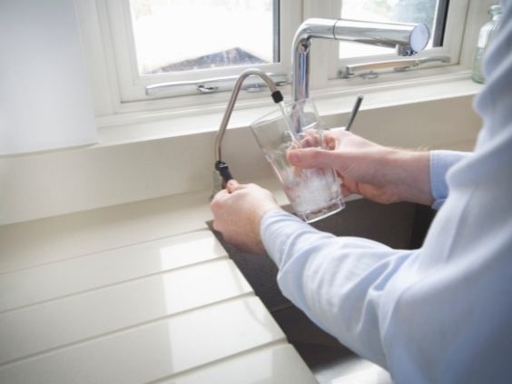 The Benefits of Installing a Water Filter In Your Sink