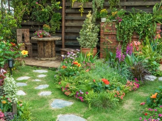 3 Ways To Freshen a Midsummer Flower Garden